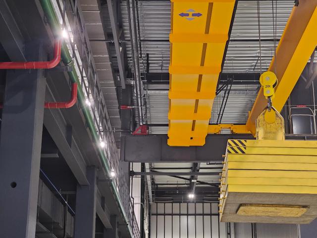 Сданы 2 мостовых крана для завода «Энкор» - производителя высокотехнологичного электротехнического оборудования