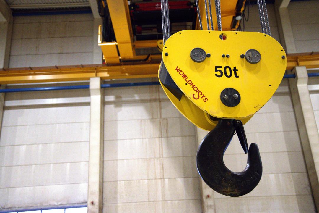 Мостовой кран 80т с 3 грузовыми тележками для предприятия бумагоделательной промышленности ООО «ГЕОПАК»