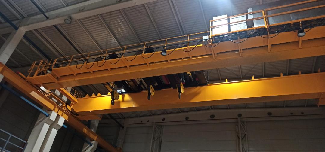 Мостовой кран 80т с 3 грузовыми тележками для предприятия бумагоделательной промышленности ООО «ГЕОПАК»