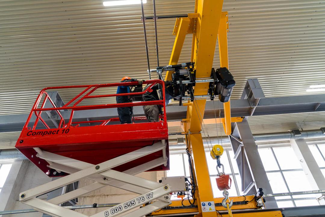 Оптимизация производства DKC: внедрение компактного настенного консольного крана