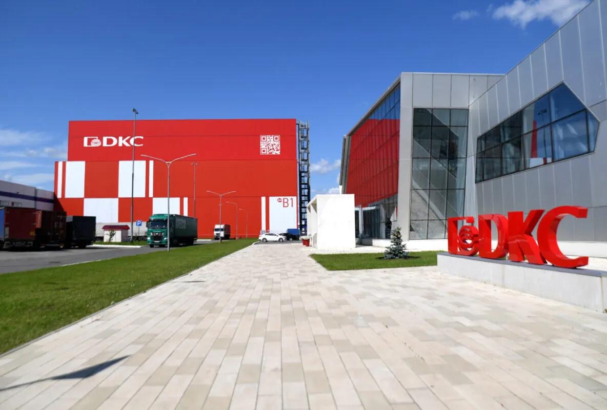 Оптимизация производства DKC: внедрение компактного настенного консольного крана