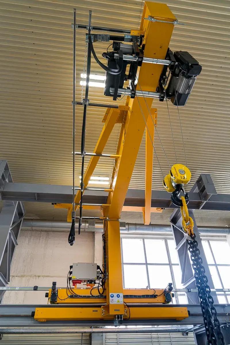 Консольные краны настенные передвижные