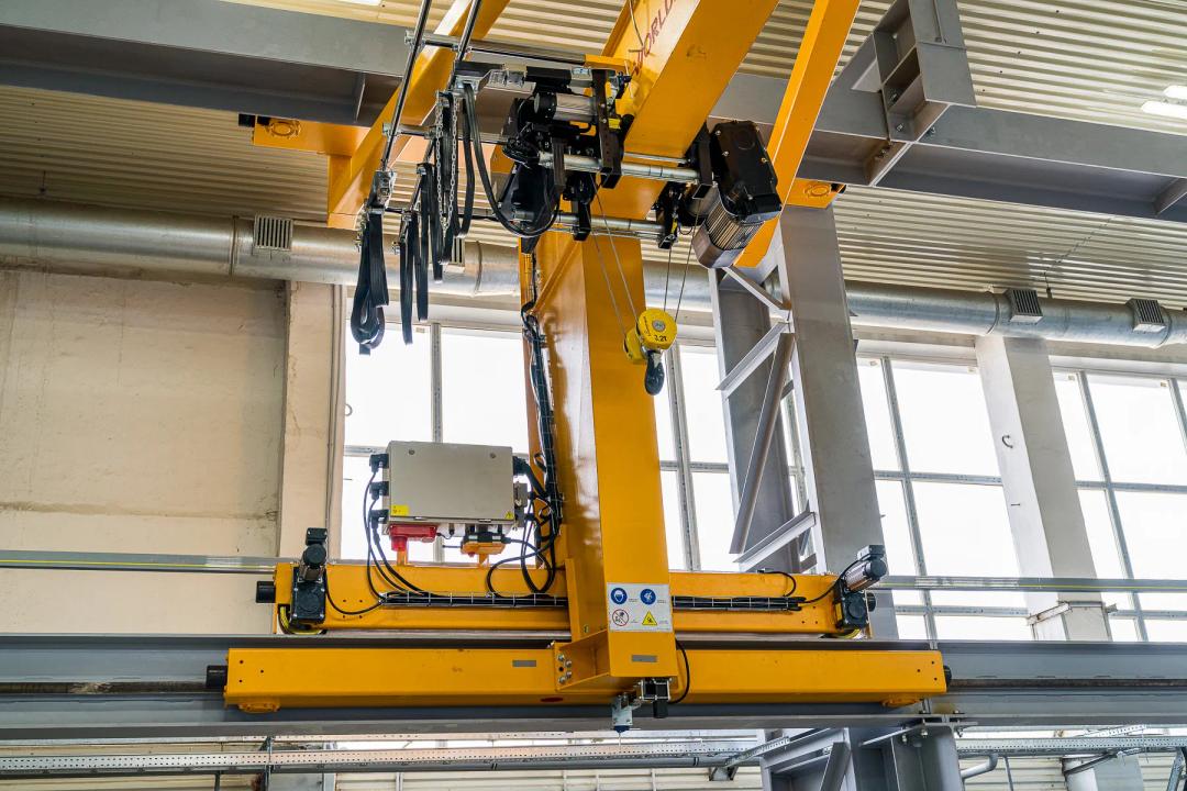 Оптимизация производства DKC: внедрение компактного настенного консольного крана